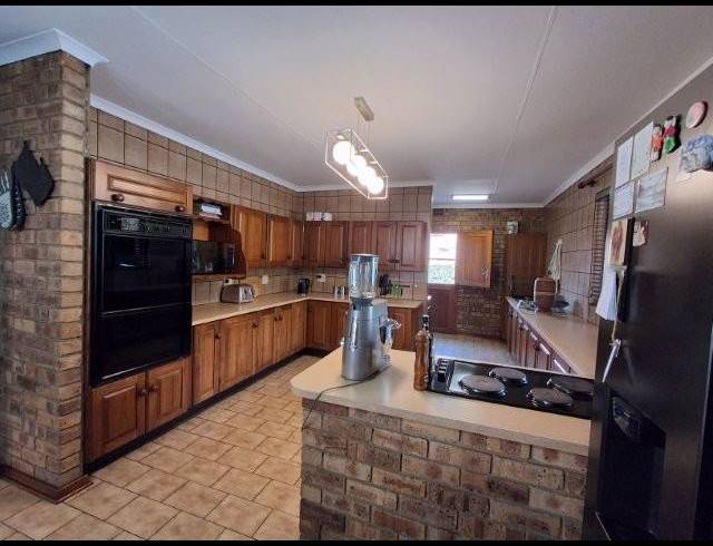 4 BEDROOM HOUSE FOR SALE IN VANDERBIJLPARK SE 3